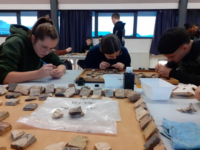 photo d'élève atelier "et si on touchait le passé"