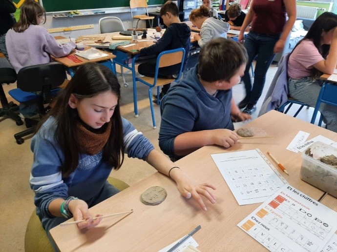 photo d'élève atelier naissance des écritures