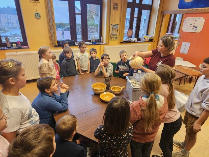 photo d'élève atelier vaisselier